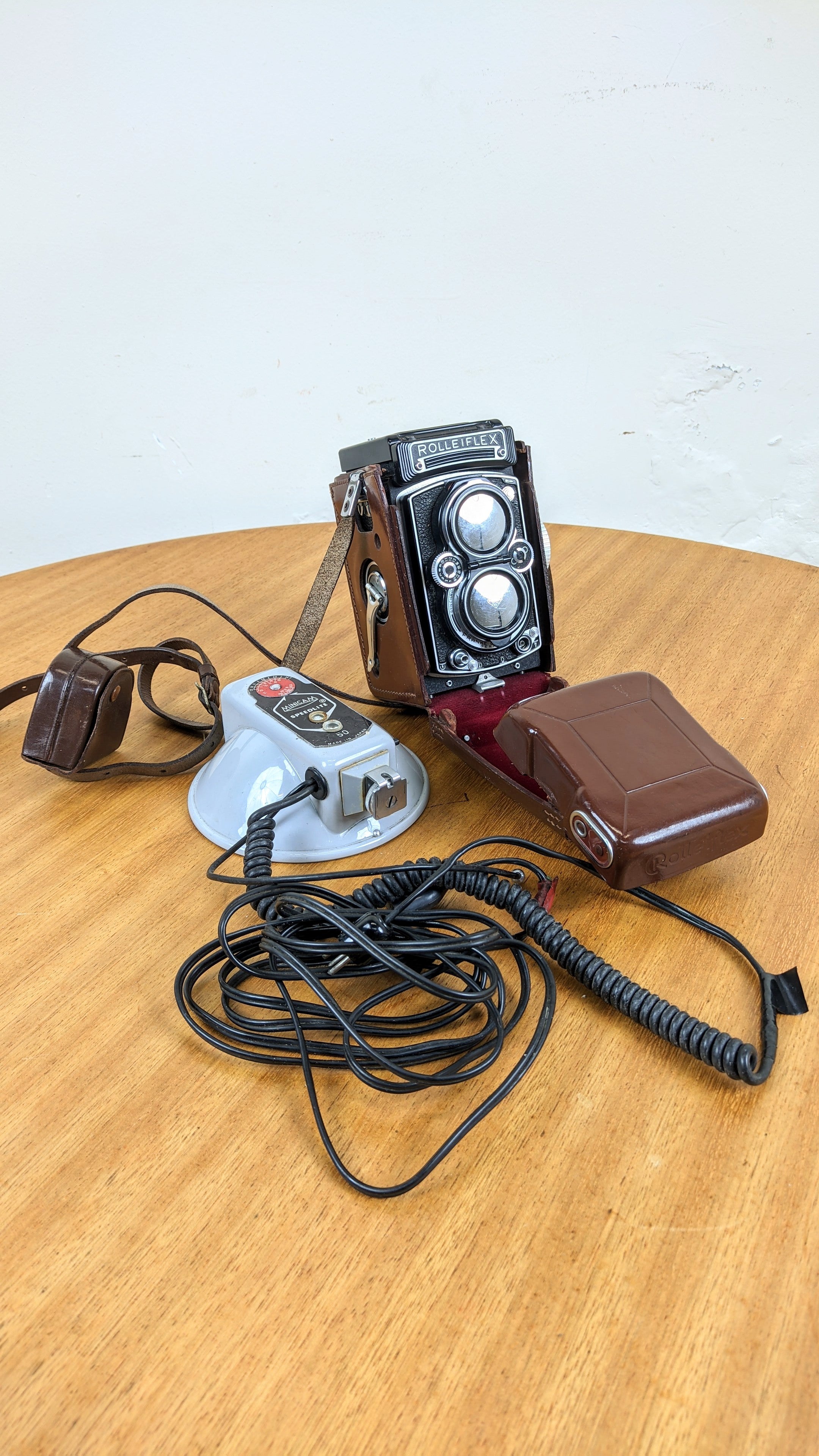 Câmera fotográfica antiga Rolleiflex 3.5 (não funciona)