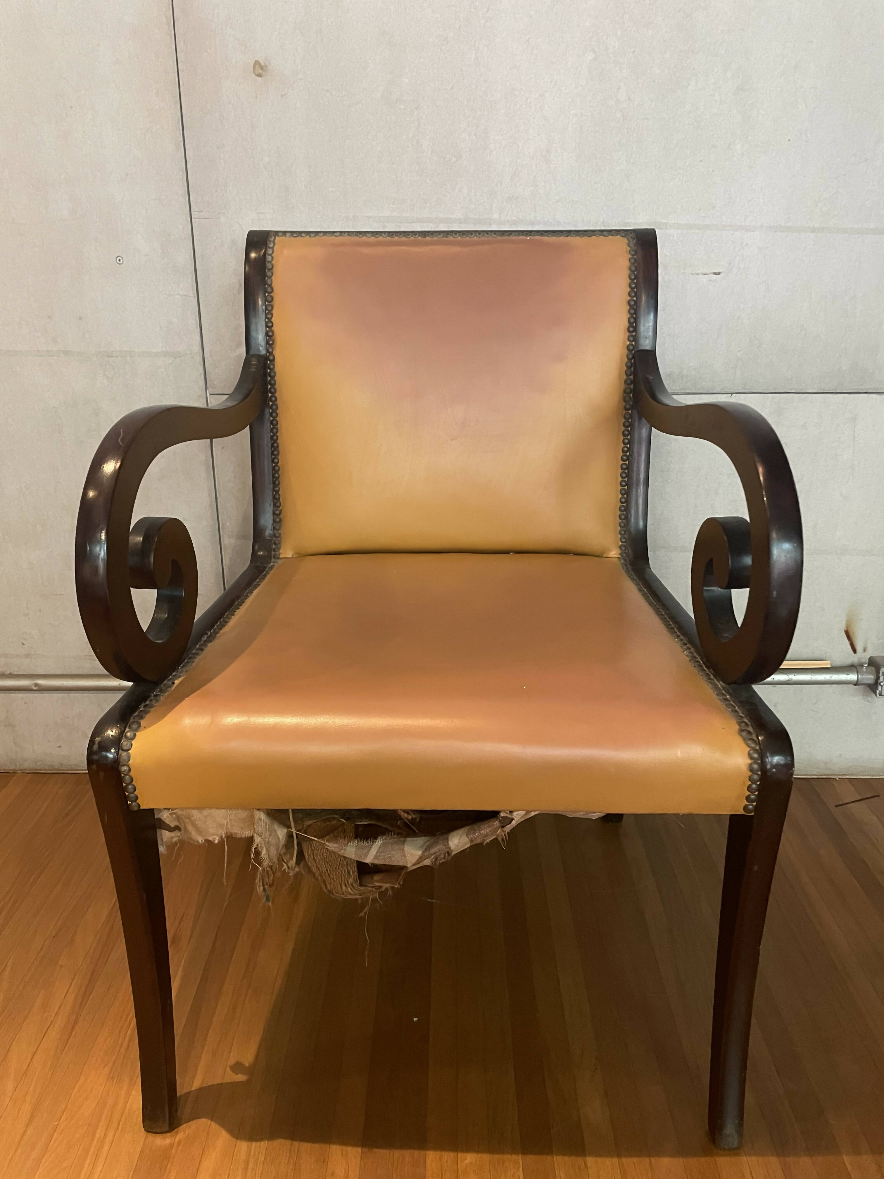 Cadeira antiga “rabo de macaco” em madeira nobre